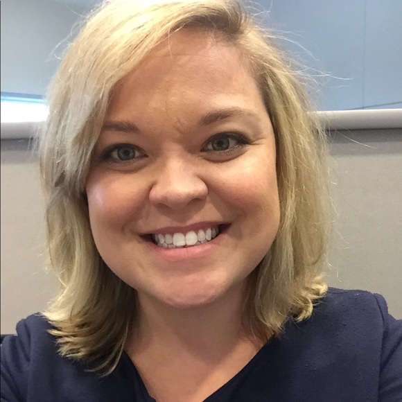 Meet your Posher, Danielle - Picture 2 of 3